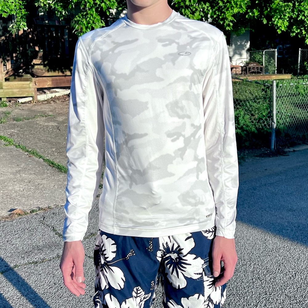 - Champion L Power Core Snow Pixel Camouflage Athletic Top! EUC!
